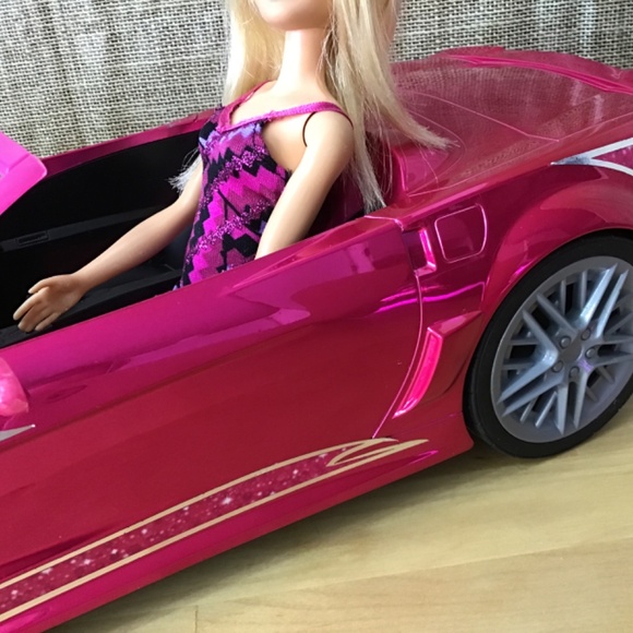 2011 Barbie Corvette and Doll - Picture 3 of 16